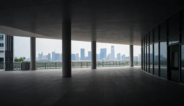 政策申报中两种做法对比：高效与合规的取舍